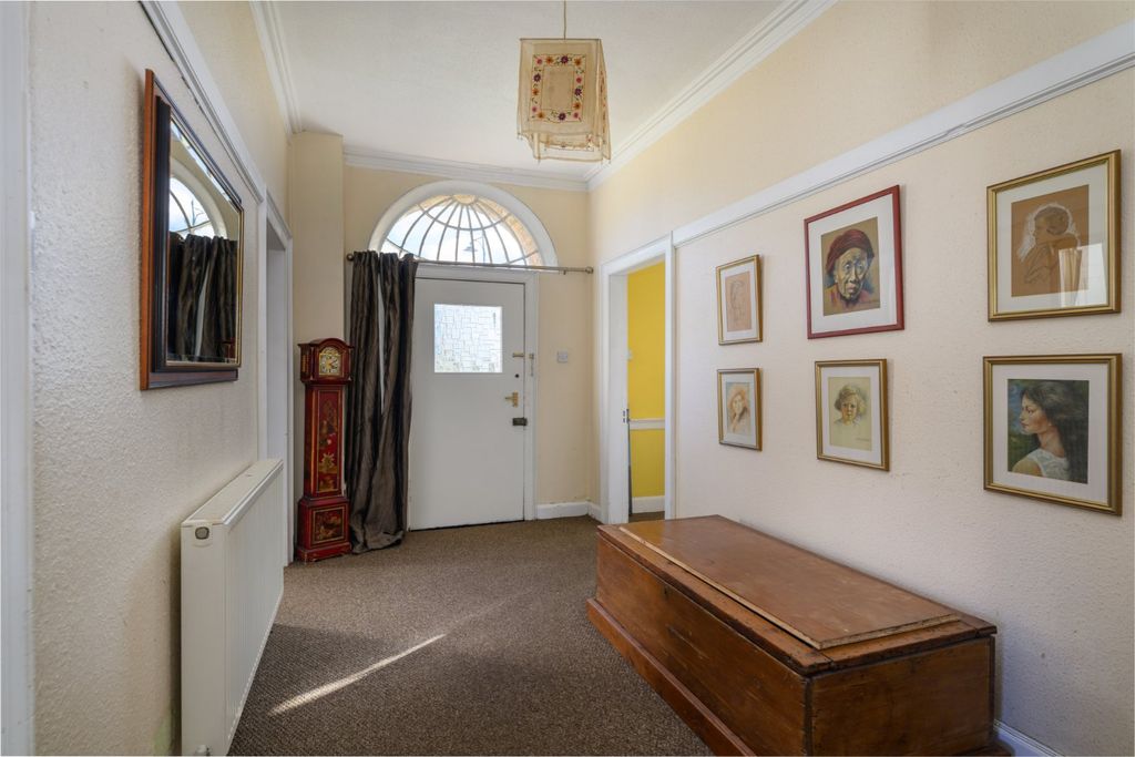 Property photo 2 of 26 Entrance Hall