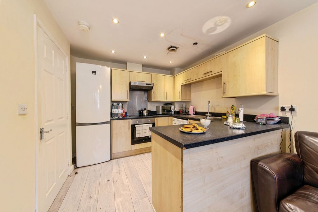 Property photo 3 of 11 Pbox-Img.Jpg