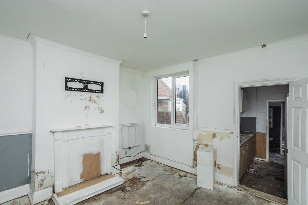 Property photo 3 of 32