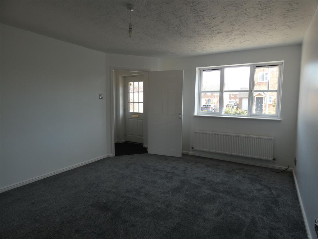 Property photo 3 of 12 Lounge 2.Jpg