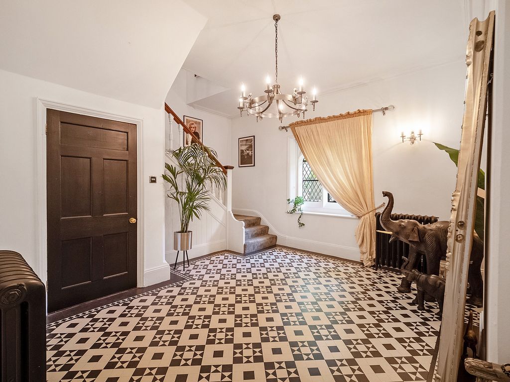 Property photo 3 of 46