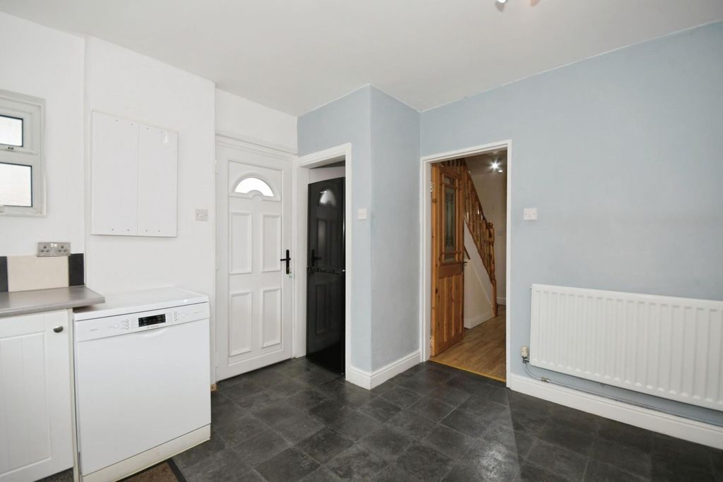 Property photo 3 of 19 Kitchen 04.Jpg