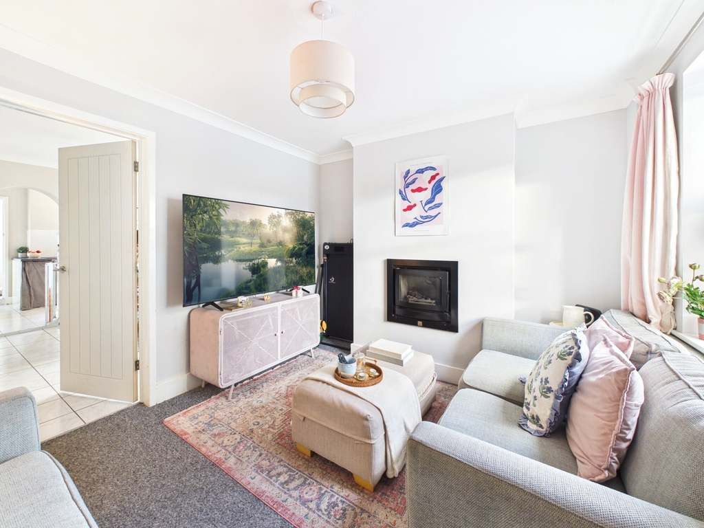 Property photo 3 of 21 Lounge