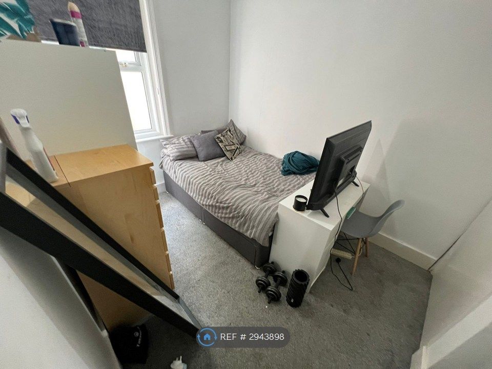Property photo 3 of 6