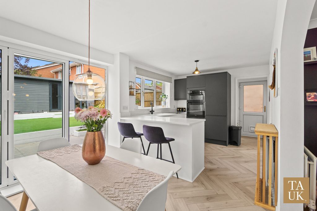 Property photo 3 of 19