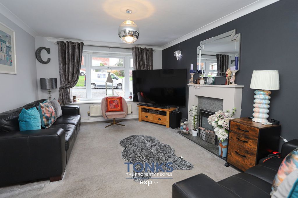 Property photo 2 of 23