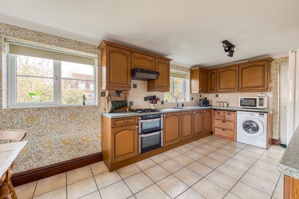 Property photo 2 of 23