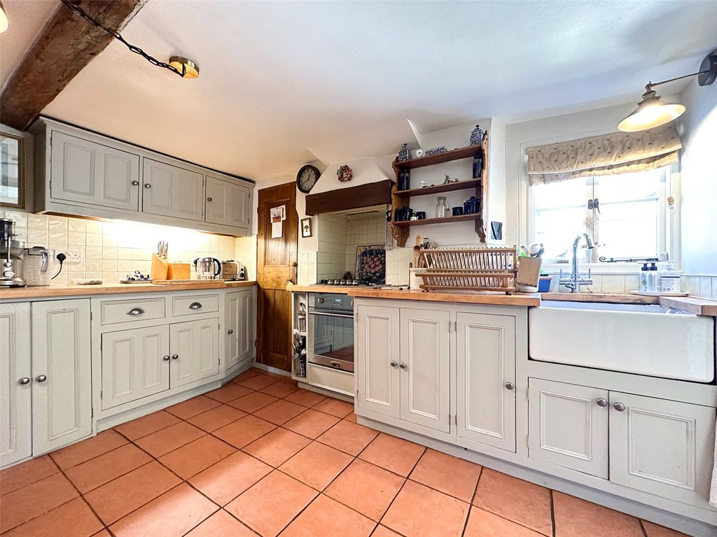 Property photo 3 of 20 Kitchen