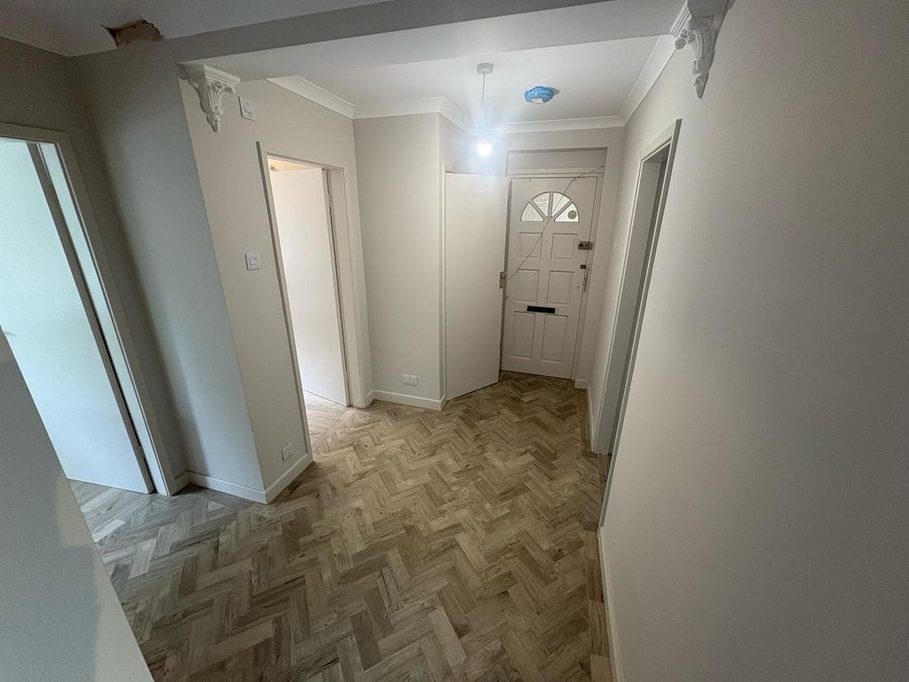 Property photo 2 of 9 Hallway