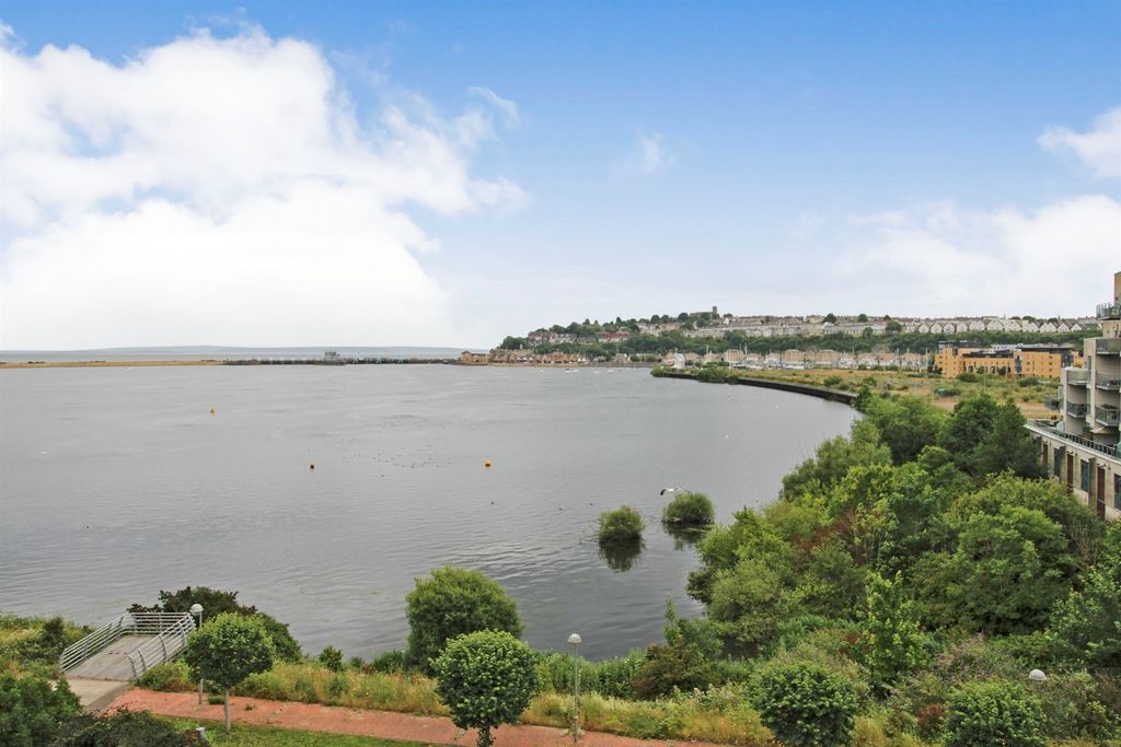 Property photo 2 of 13 Image