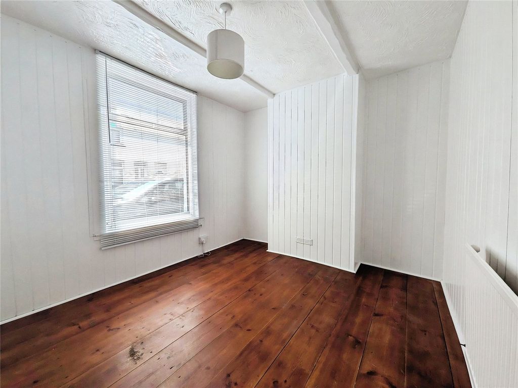 Property photo 2 of 12 Picture No. 16