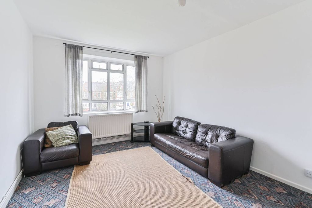 Property photo 2 of 8