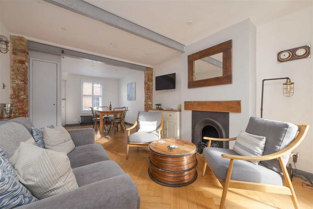 Property photo 3 of 18 Albert Street, Whitstable