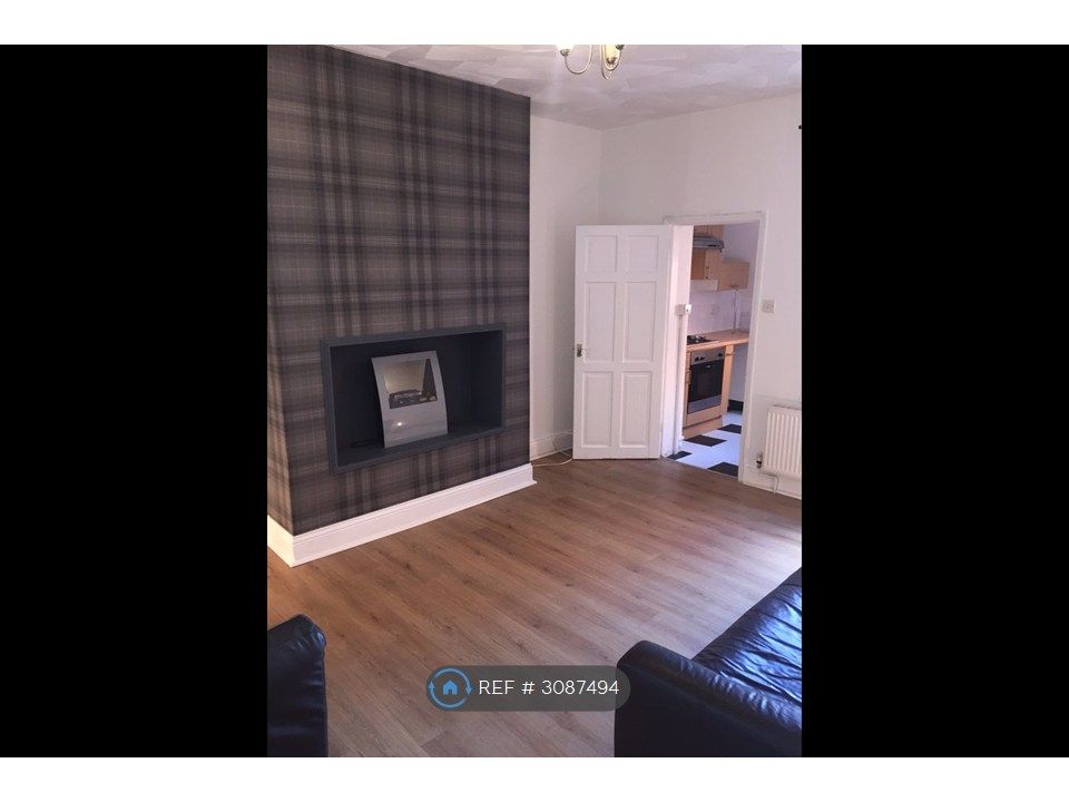 Property photo 1 of 7 Living Room