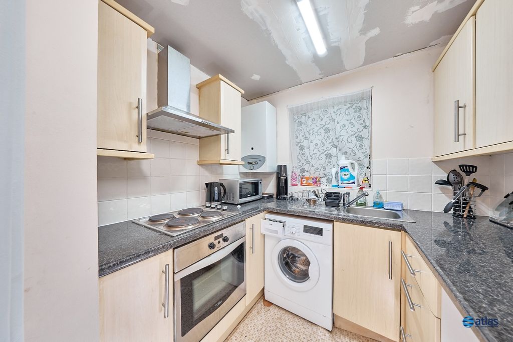 Property photo 2 of 11 Kitchen