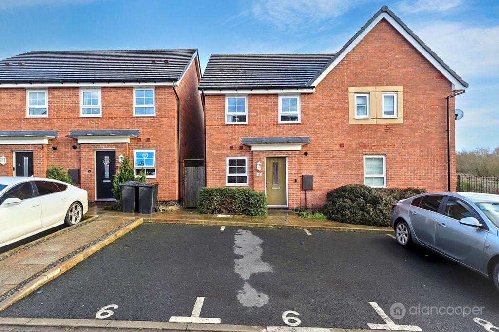 Property photo 1 of 19 4902400