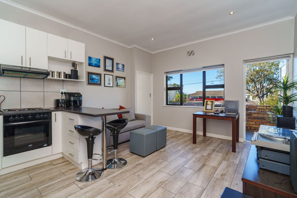 Property photo 1 of 16 Kw1709078