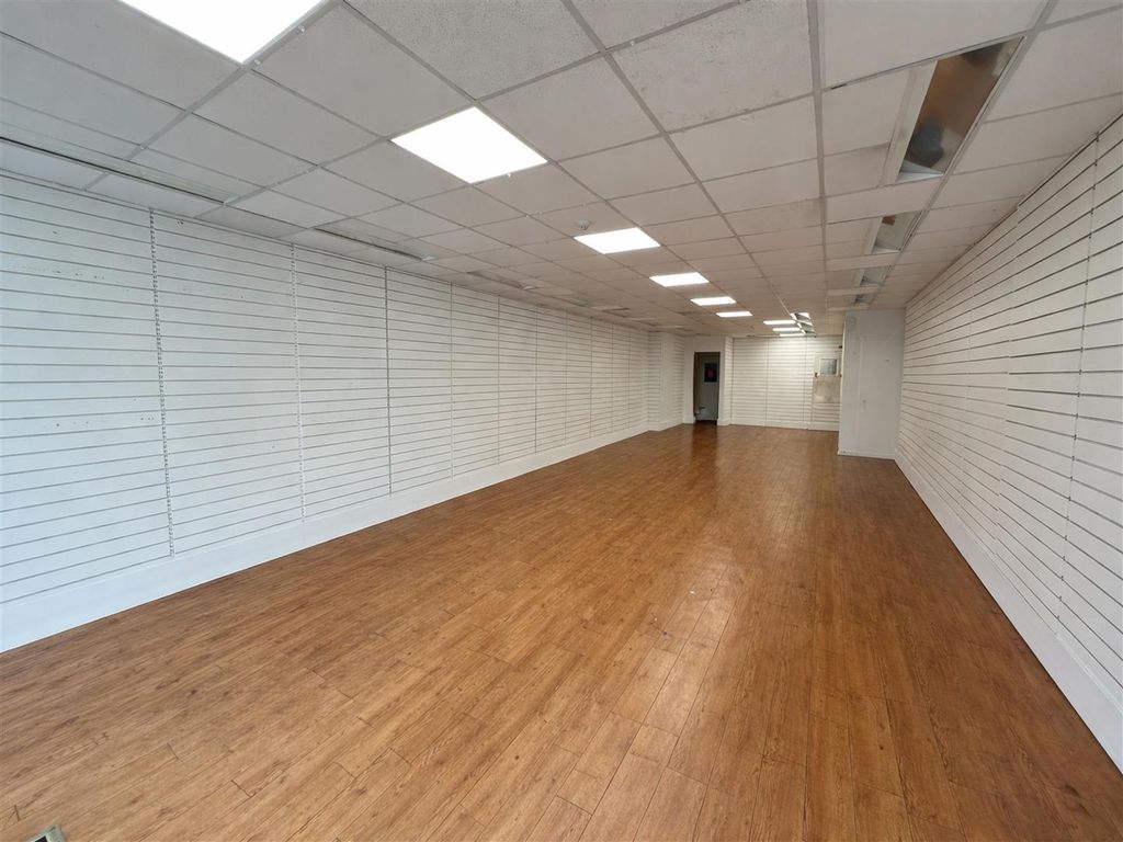 Property photo 3 of 6 Sales.Jpg