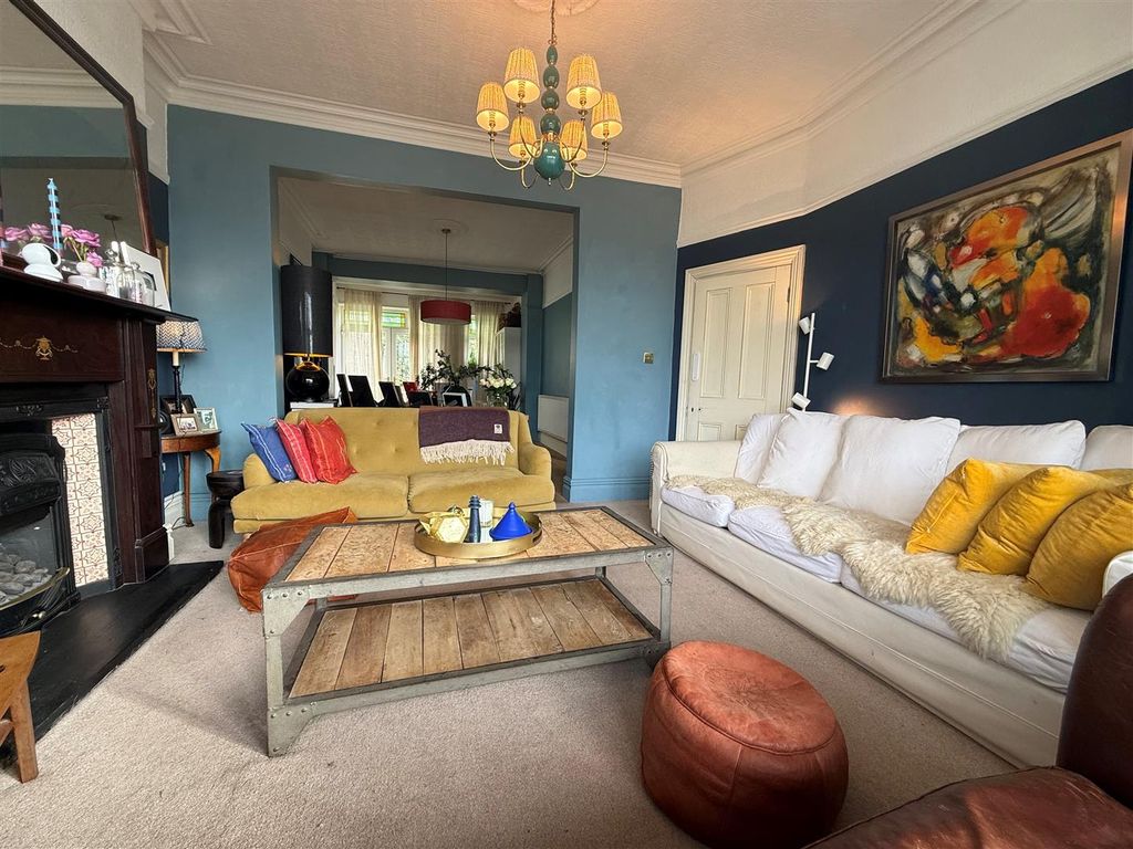 Property photo 2 of 38 Living Room