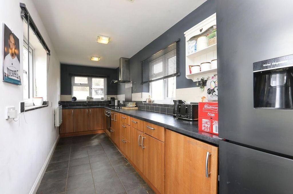 Property photo 2 of 11 Kitchen