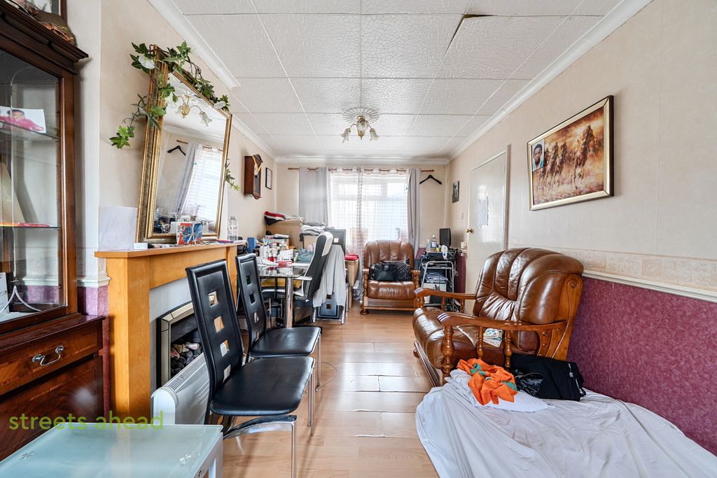 Property photo 3 of 13 3dab610d-634c-410...