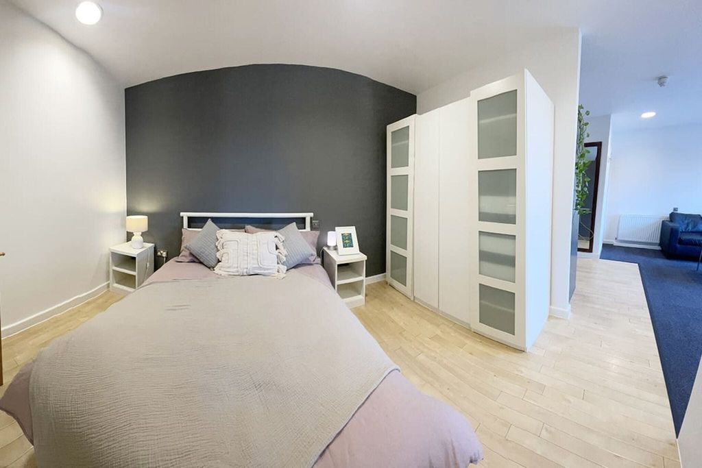 Property photo 1 of 30 Bedroom