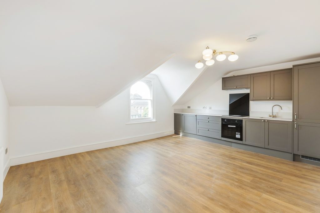 Property photo 2 of 15 97603_Top Floor F...
