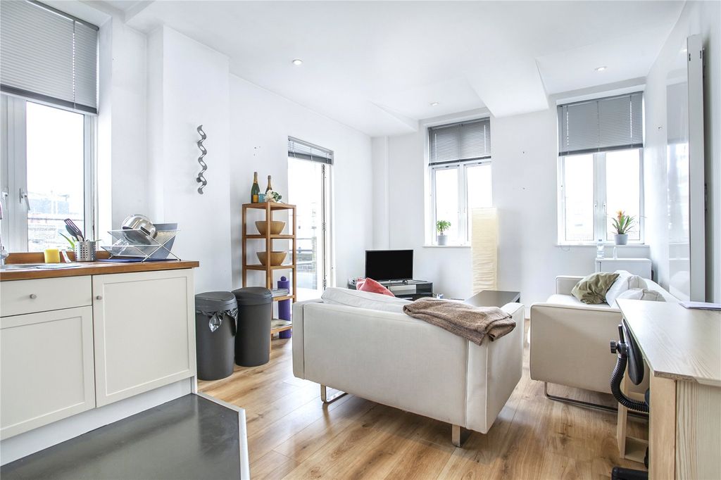 Property photo 3 of 13 Picture No. 17