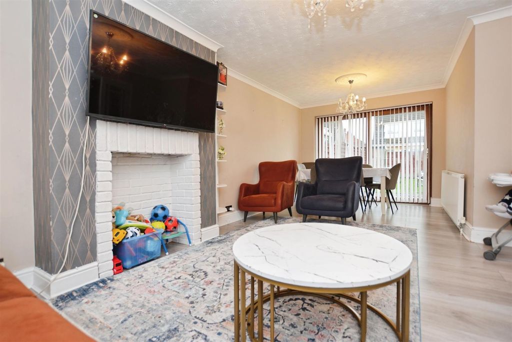 Property photo 2 of 19 Lounge/Diner