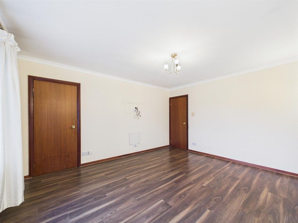 Property photo 3 of 13 Cam01486G0-Pr0941-Still012.Jpg