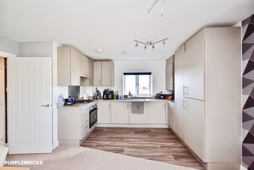 Property photo 2 of 16 Kitchen
