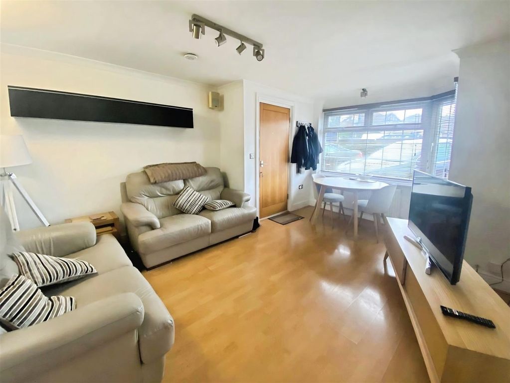 Property photo 2 of 9 63Be9752-9Zdvm5G8Uka8Dhzirxppgw.Jpg