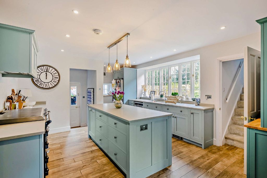 Property photo 3 of 12 Kitchen