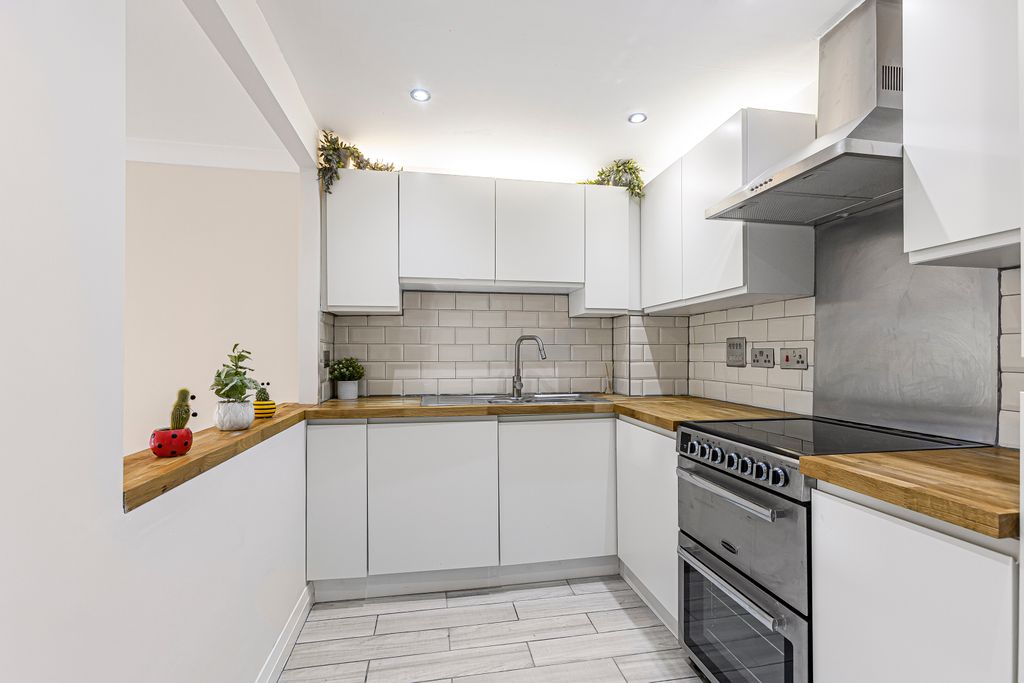 Property photo 3 of 25 4_60653