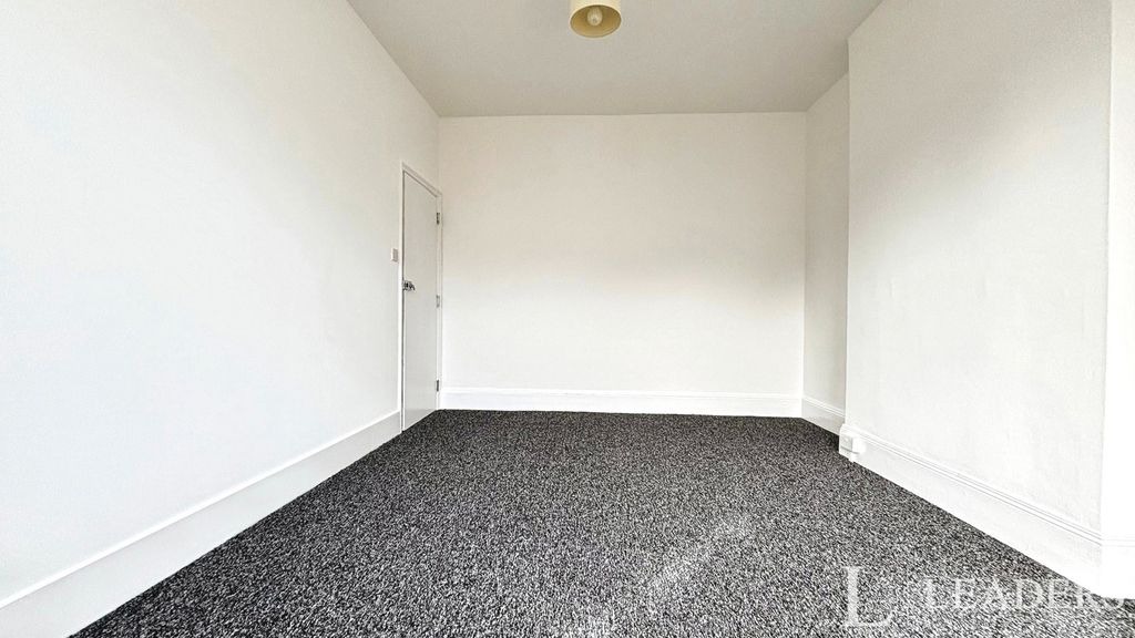 Property photo 3 of 10 Room
