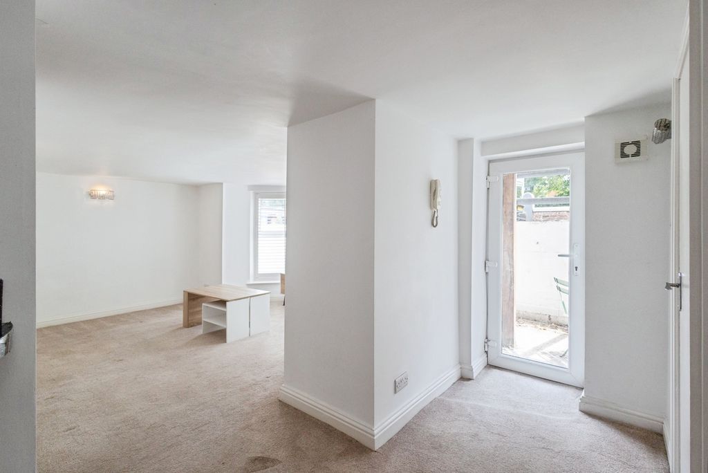 Property photo 3 of 17 Pbox-Img.Jpg