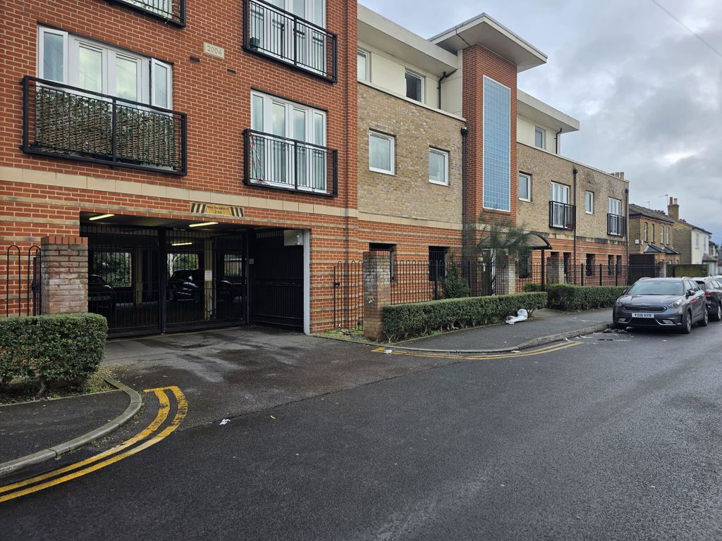 Property photo 1 of 12