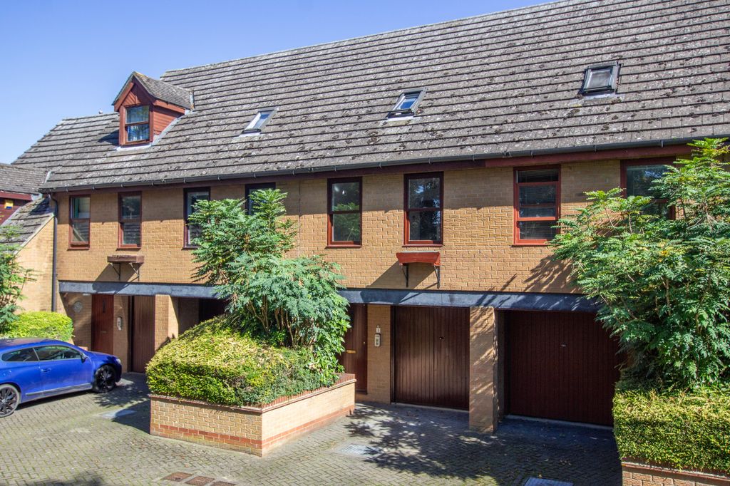 Property photo 1 of 8 Front