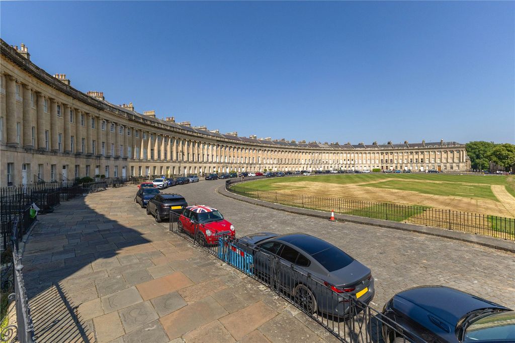 Property photo 1 of 11 The Royal Crescent