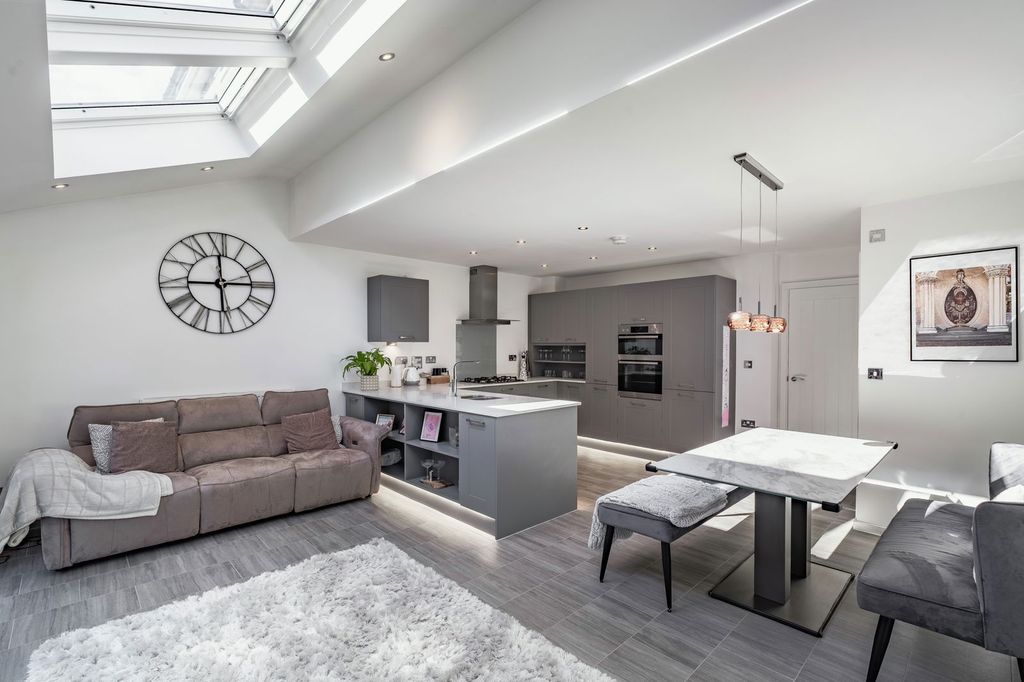 Property photo 3 of 26