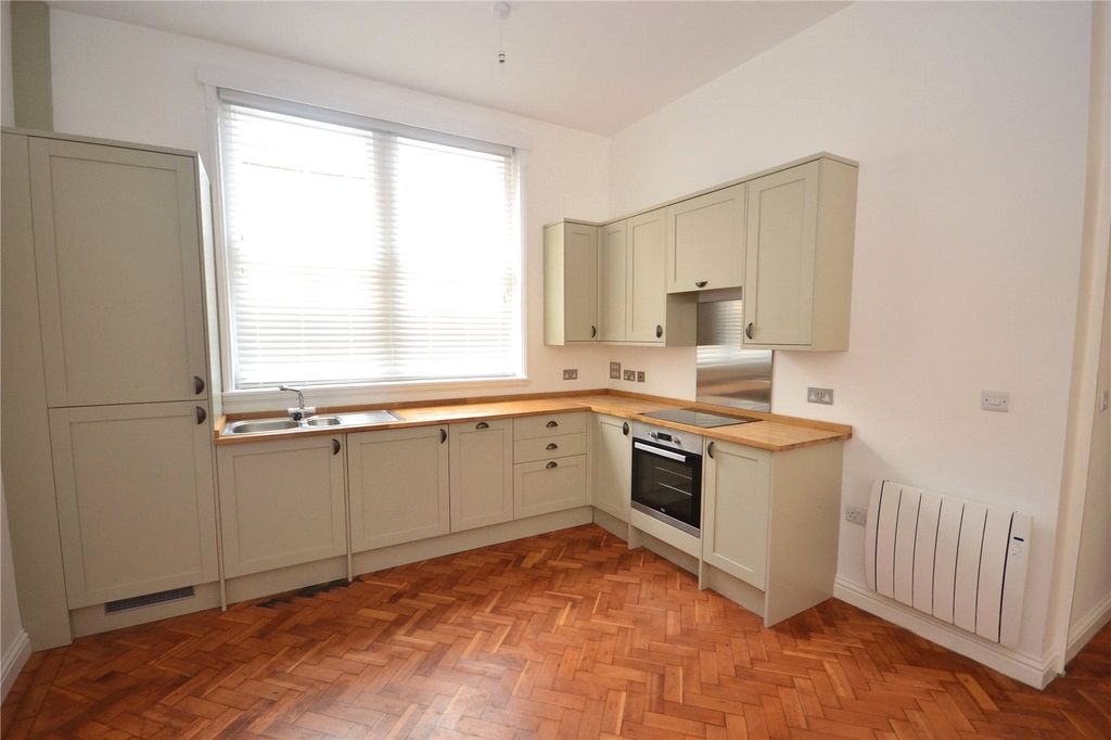 Property photo 2 of 9 Picture No. 12