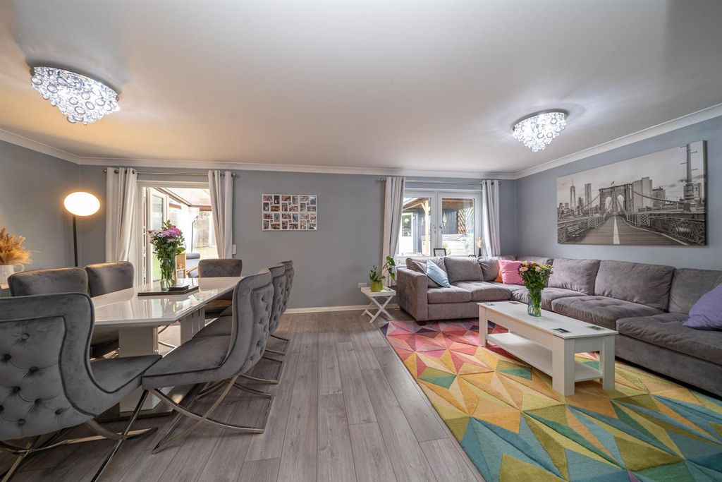 Property photo 3 of 22 50-Leverstock-Green-Road-01595.Jpg