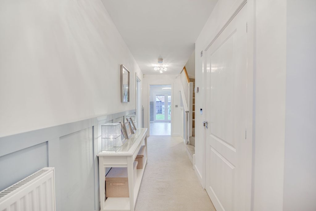 Property photo 2 of 25