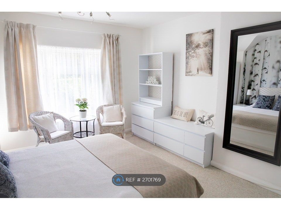 Property photo 2 of 10 Bedroom