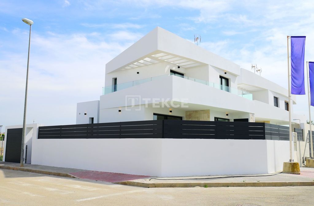 Property photo 1 of 32