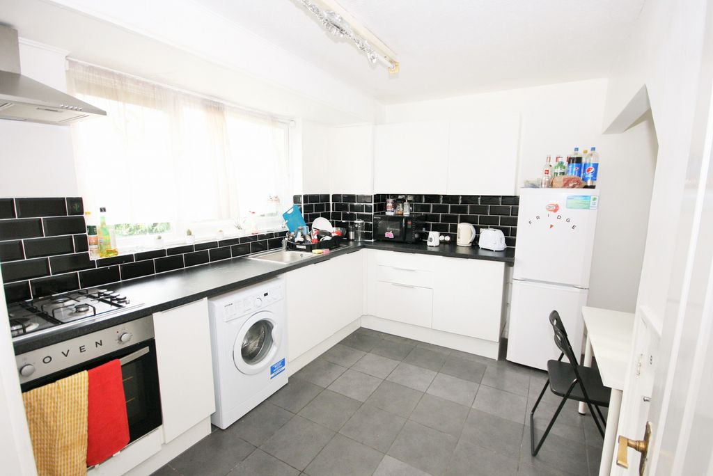 Property photo 1 of 10 3 Bed House For Rent In Whitechapel