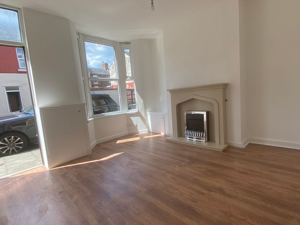 Property photo 2 of 10 Living Room