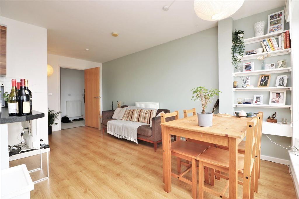 Property photo 1 of 8 Lascar Wharf Building.Jpg