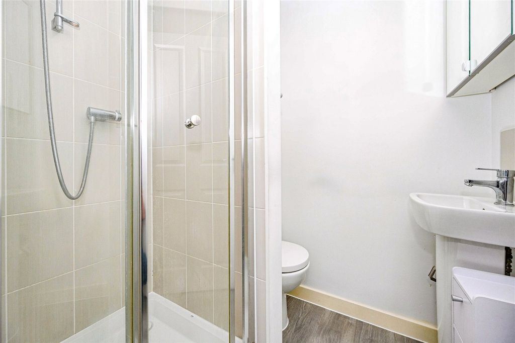Additional image 8 of 2 bed flat for saleDukeminster Road, Dunstable, Bedfordshire LU5