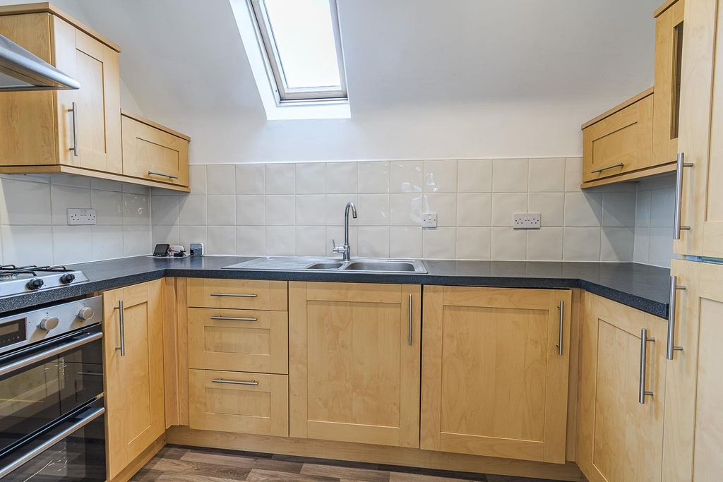 Property photo 3 of 18 Kitchen